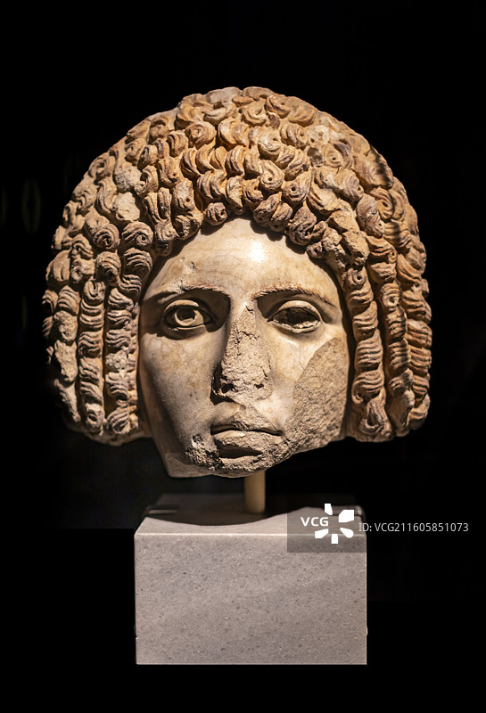 戏剧面具式大理石女性头像 公元1世纪 希腊国家考古博物馆图片素材