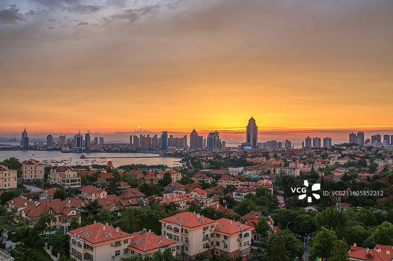 青岛 小鱼山 晚霞 日落图片素材