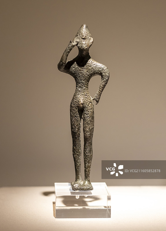 青铜勇士小雕像 奥林匹亚圣地 公元前8世纪中叶 希腊国家考古博物馆图片素材