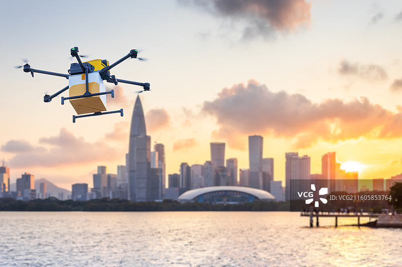 深圳湾区CBD城市建筑和无人机送货，无人机送餐，低空经济和新质生产力概念图片素材