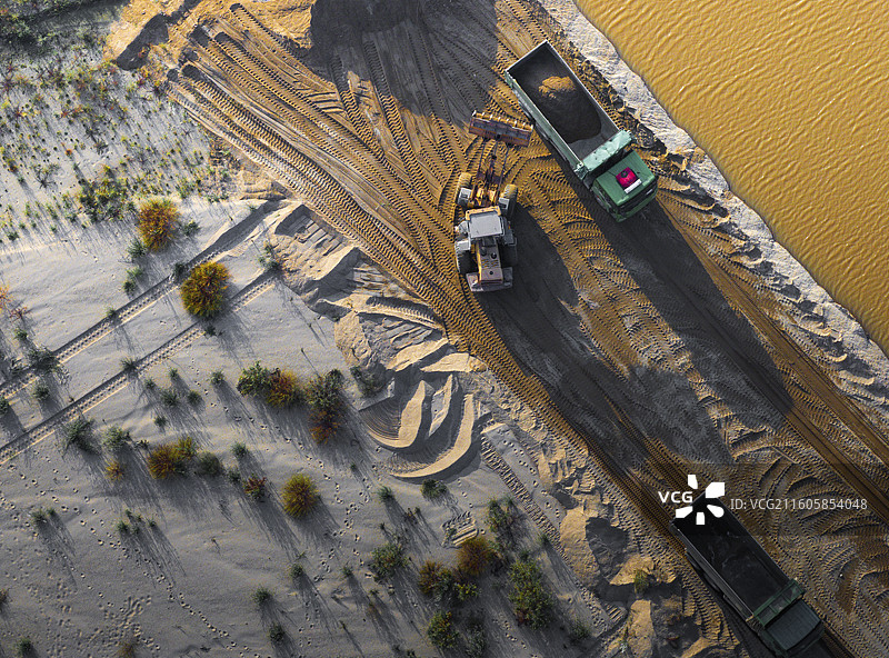 铁臂破荒图片素材