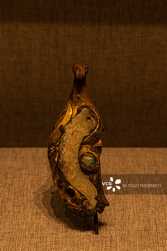 战国 鎏金镶玉铜带钩 鲁国故城出土 孔子博物馆图片素材