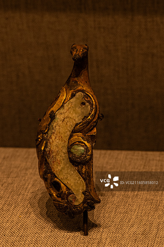 战国 鎏金镶玉铜带钩 鲁国故城出土 孔子博物馆图片素材