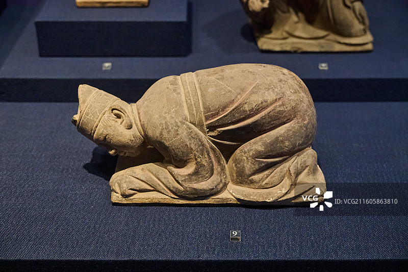 陕西历史博物馆 宋代 跪拜文吏俑图片素材