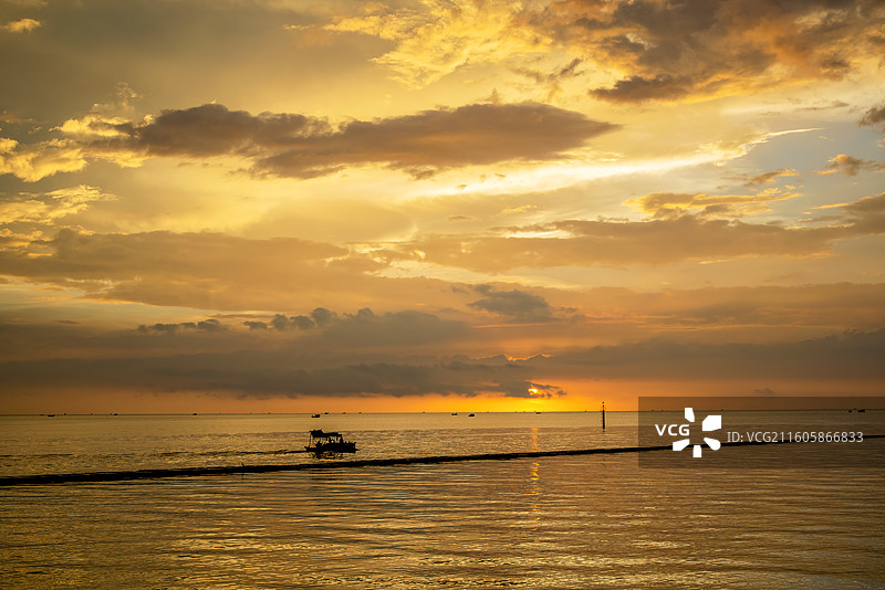 《渔港暮色》图片素材