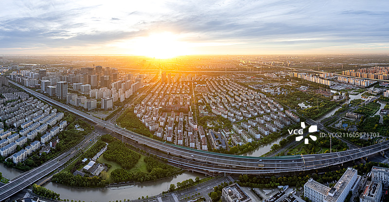 航拍张江科学城日出 中环高架高科中路匝道 玉兰香苑马家浜 张江高科技产业园 浦东开发开放图片素材