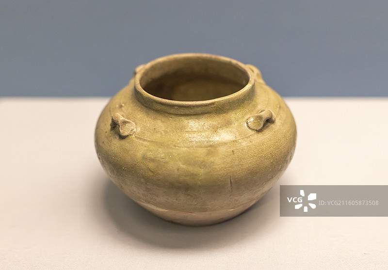 青釉四系罐 东汉 河南信阳游河镇播鼓台汉墓 中国国家博物馆图片素材