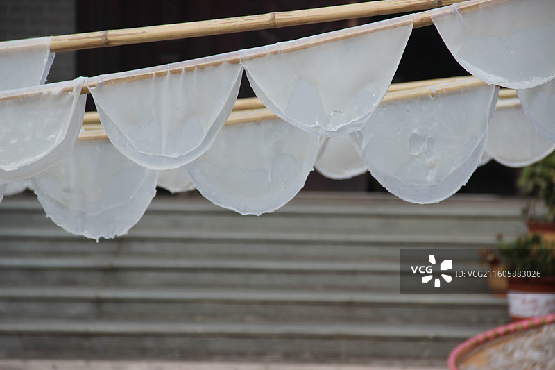 湖州 长兴 八都岕景区 美食 小吃 特色 红薯粉皮 岕里粉皮 红薯磨浆、沉淀出淀粉，再调浆蒸制成薄皮图片素材