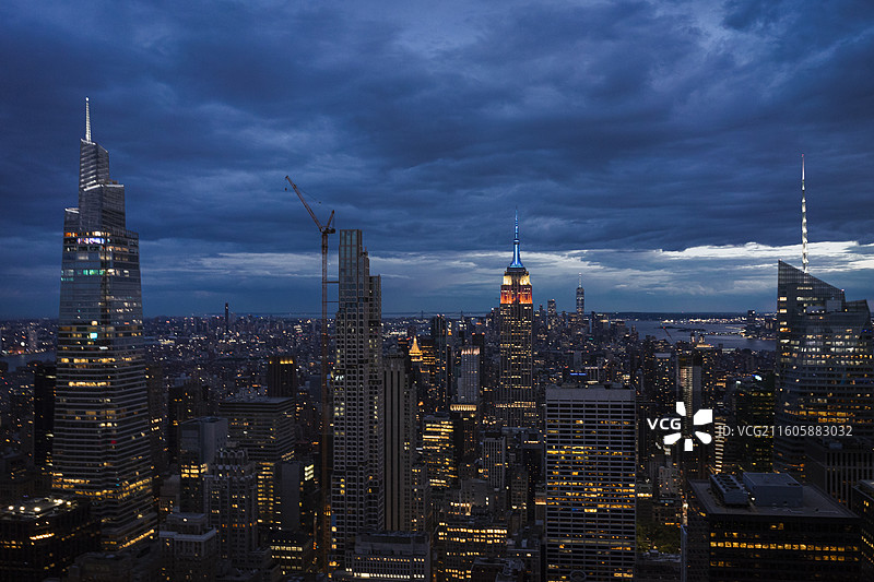 帝国大厦蓝色时刻 阵亡将士纪念日限定灯光 洛克菲勒大厦视角图片素材