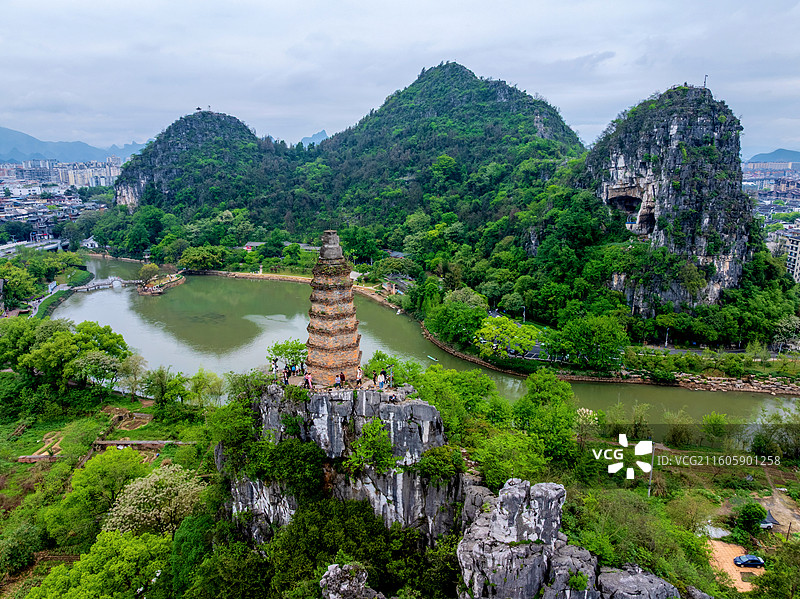 中国广西桂林穿山景区塔山航拍风光图片素材