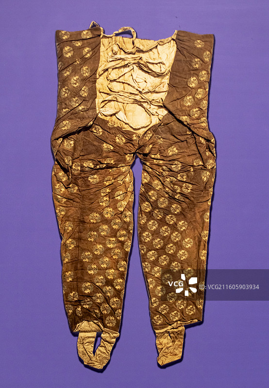 黑龙江阿城金齐国王墓出土的吊敦裤 黑龙江省博物馆图片素材