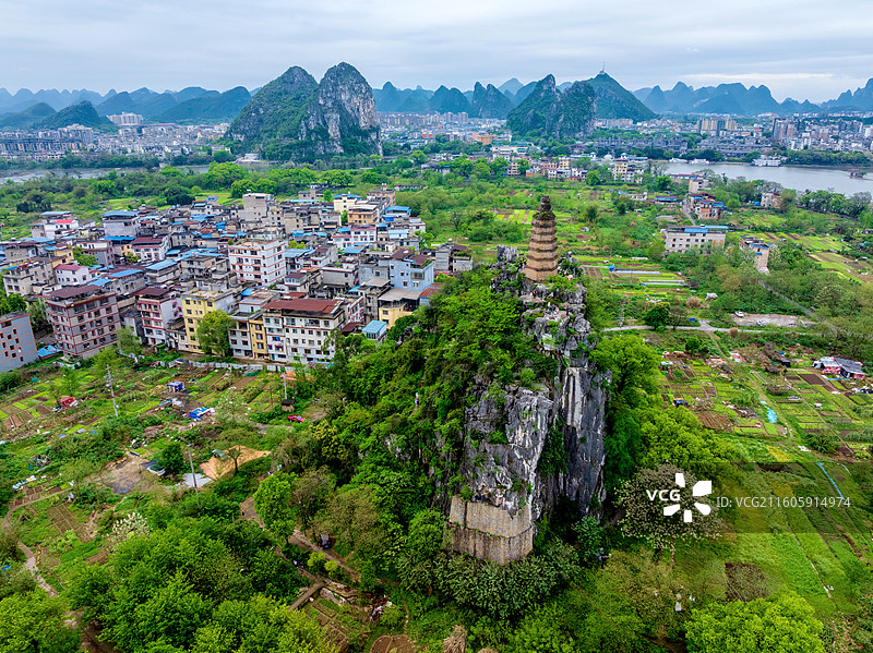 中国广西桂林穿山景区塔山航拍风光图片素材