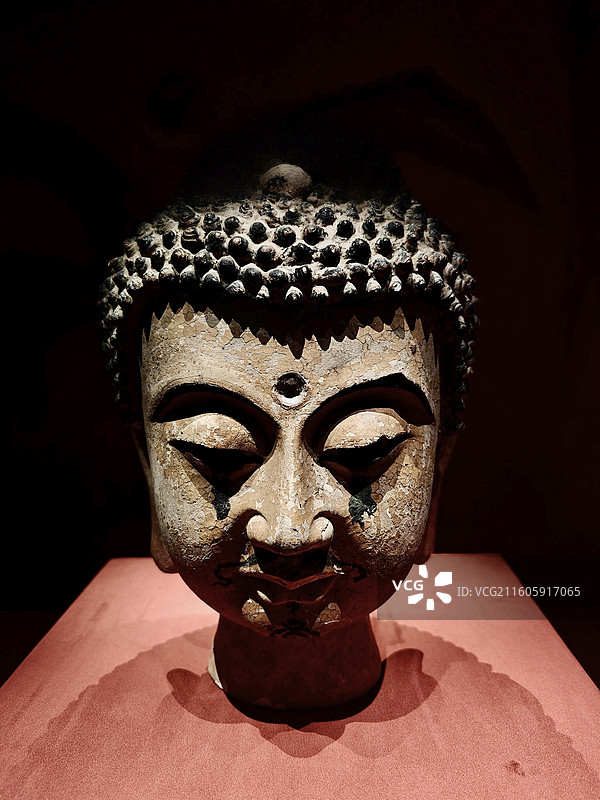 彩绘泥塑佛头像 西夏 1990年宁夏银川市贺兰县宏佛塔出土 宁夏博物馆藏 首都博物馆展览图片素材
