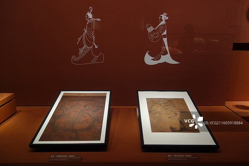 湖南省长沙市湖南省博物馆藏品展品：战国时期人物龙凤帛画人物御龙帛画图片素材