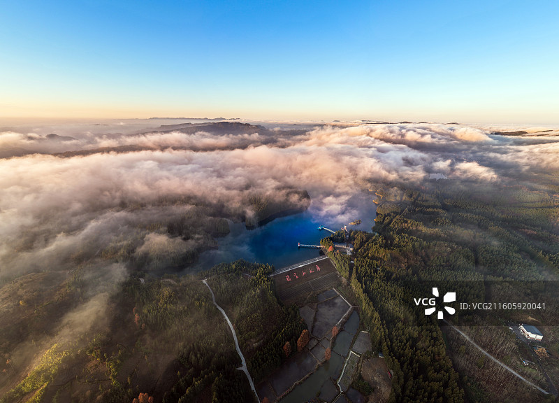 湖北利川佛宝山（福宝山）水库风光图片素材