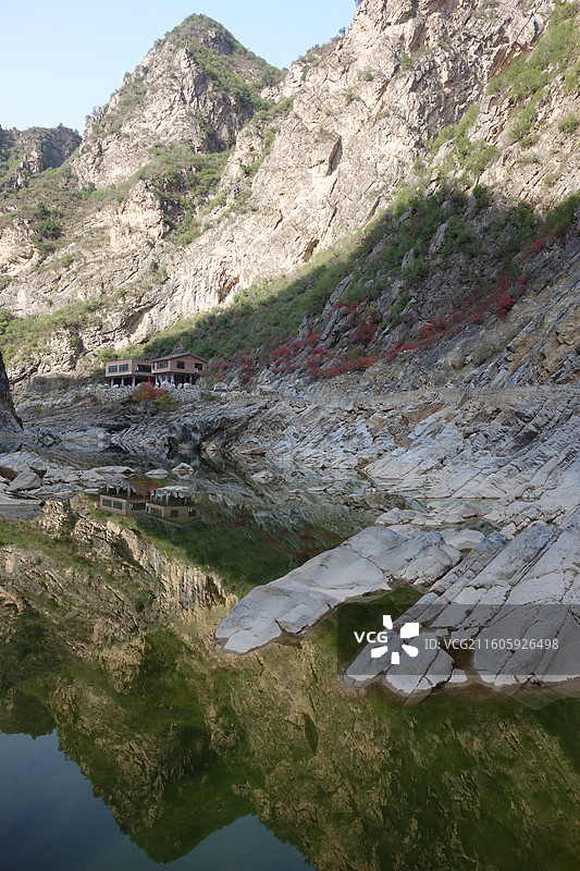 陕西省咸阳市泾阳县郑国渠泾河大峡谷红叶彩林：十里一亭图片素材