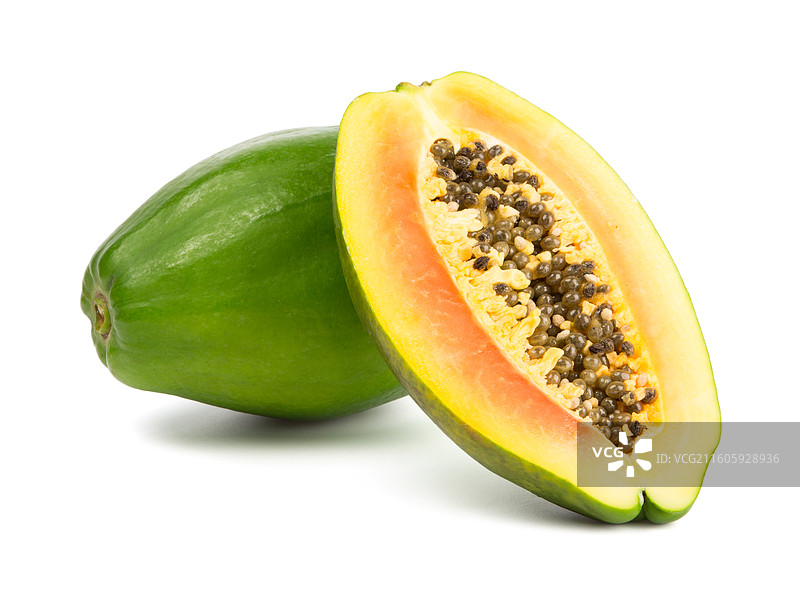 新鲜的青皮木瓜孤立在白色背景上图片素材