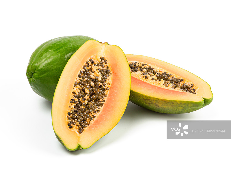 新鲜的青皮木瓜孤立在白色背景上图片素材