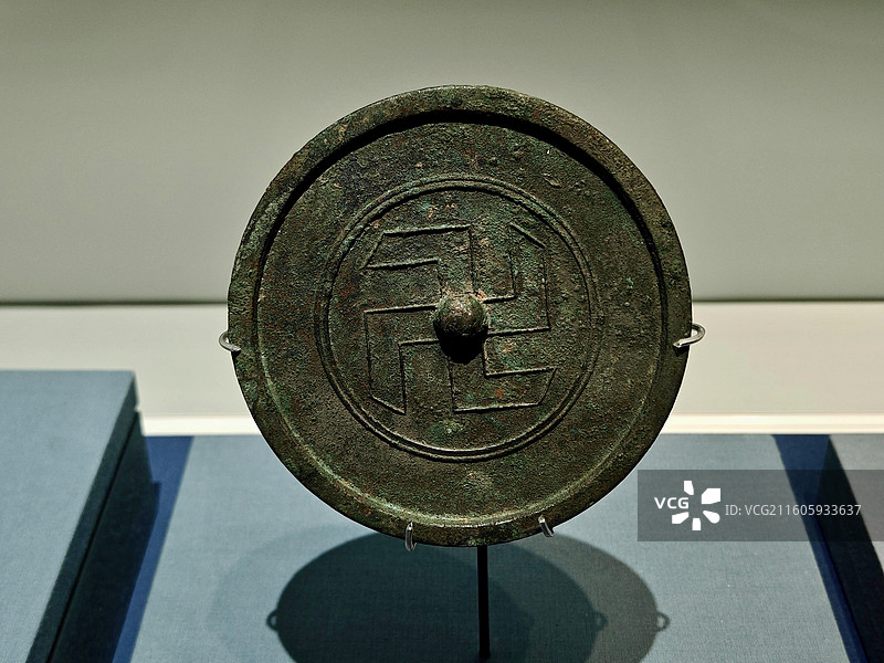 铜“卐”字纹镜 金代 1986年北京市海淀区南辛庄金墓出土 海淀区博物馆藏图片素材