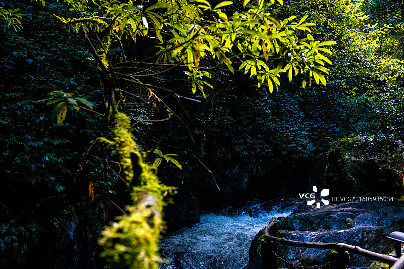 云南省玉溪市新平县嘎洒镇哀牢山石门峡风光图片素材