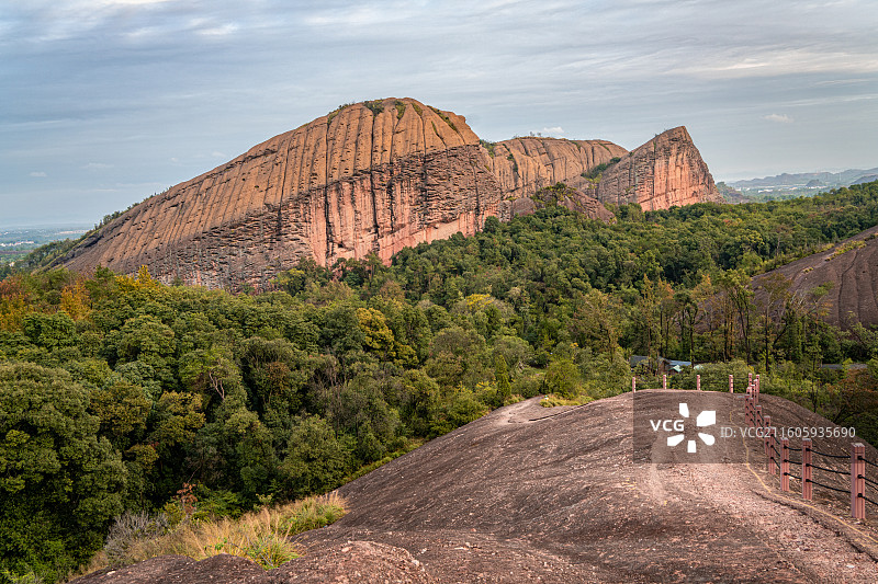 江西省上饶市丹霞仙境龟峰景区图片素材