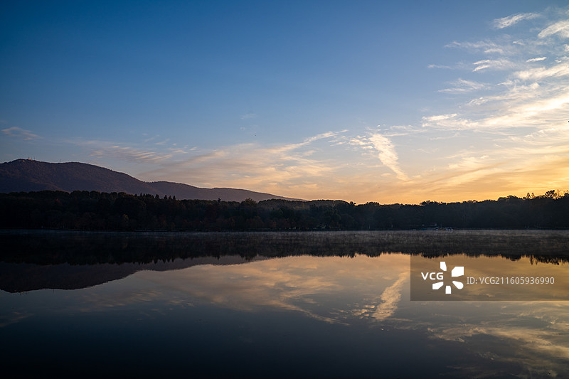 南京中山陵风景区前湖公园清晨风光图片素材