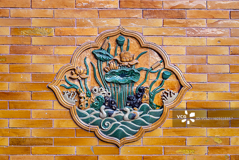 北京故宫琉璃照壁荷花鸳鸯戏水图片素材