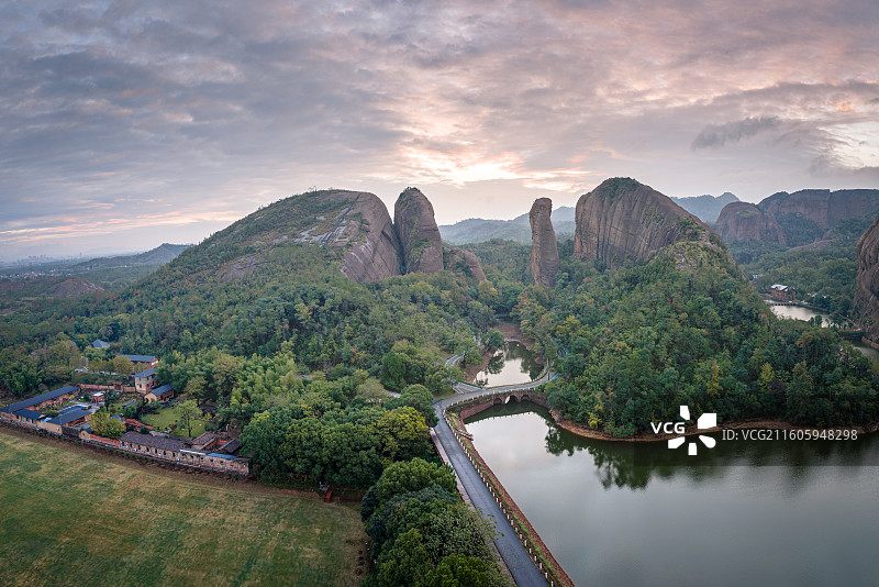 江西省上饶市丹霞仙境龟峰景区图片素材