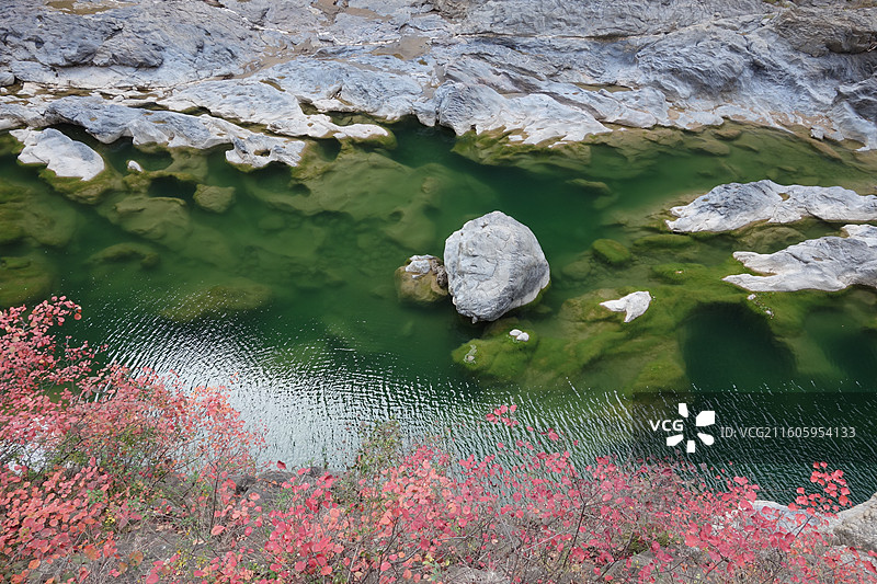 陕西省咸阳市泾阳县郑国渠泾河大峡谷：五彩滩碧水红叶图片素材
