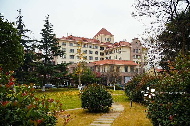 中国海洋大学学术交流中心   山东省青岛市中国海洋大学鱼山校区图片素材