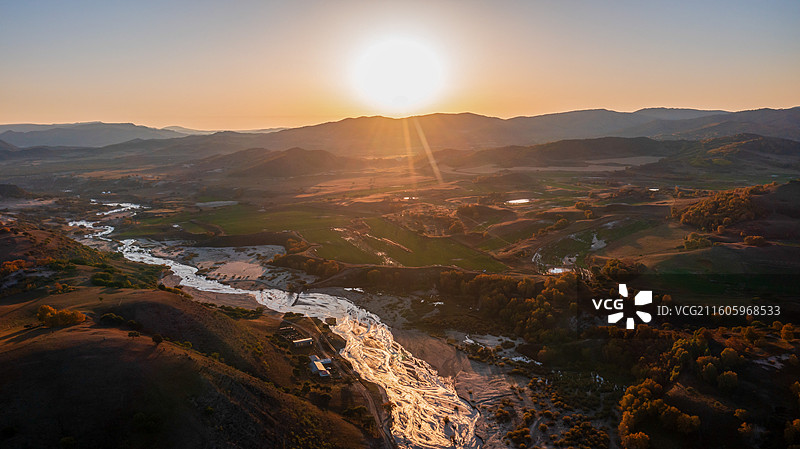 乌兰布统秋晨的第一缕阳光图片素材