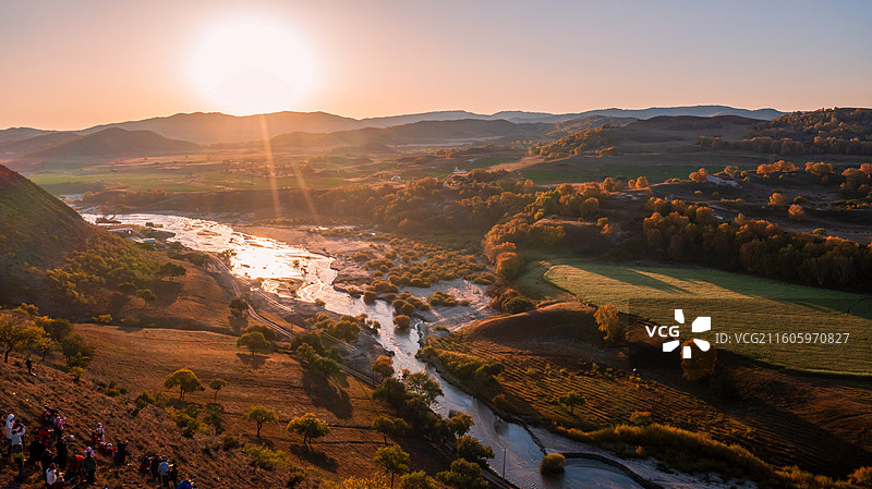 乌兰布统秋晨的第一缕阳光图片素材