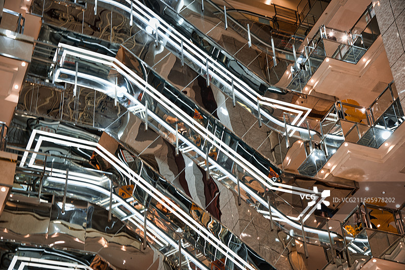 中国湖南省长沙市五一广场附近大型商场平和堂内部风光图片素材