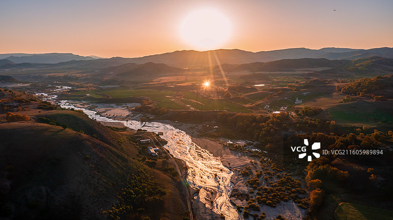 乌兰布统秋晨的第一缕阳光图片素材