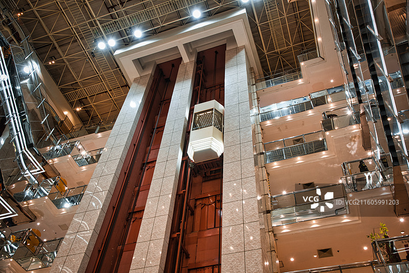 中国湖南省长沙市五一广场附近大型商场平和堂内部风光图片素材