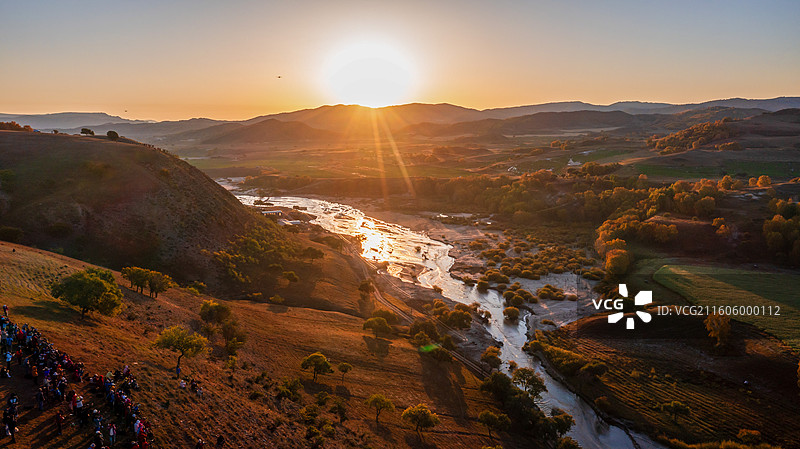 乌兰布统秋晨的第一缕阳光图片素材