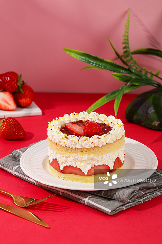 4寸草莓蛋糕图片素材