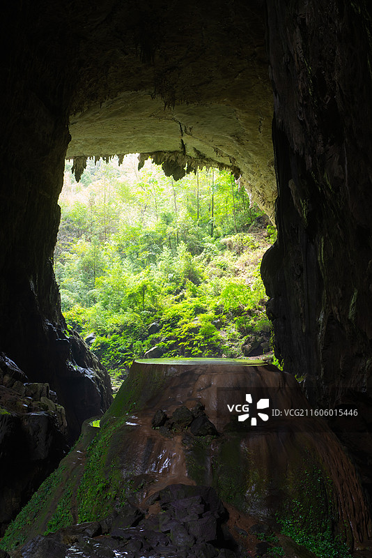 航拍溶洞内部奇观图片素材