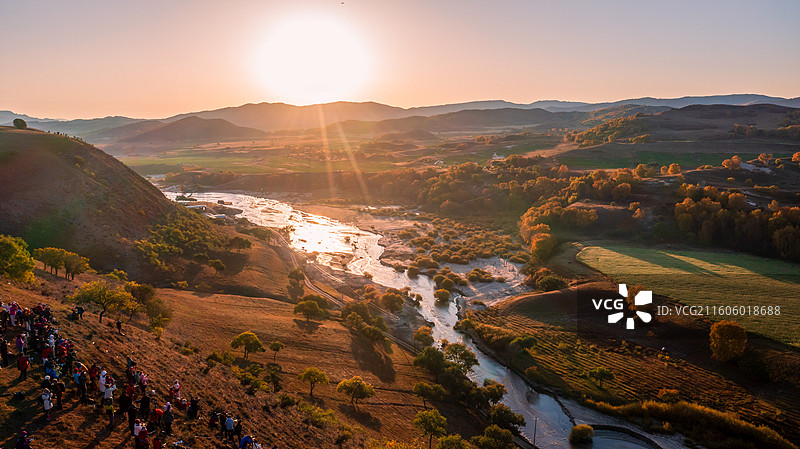 乌兰布统秋晨的第一缕阳光图片素材