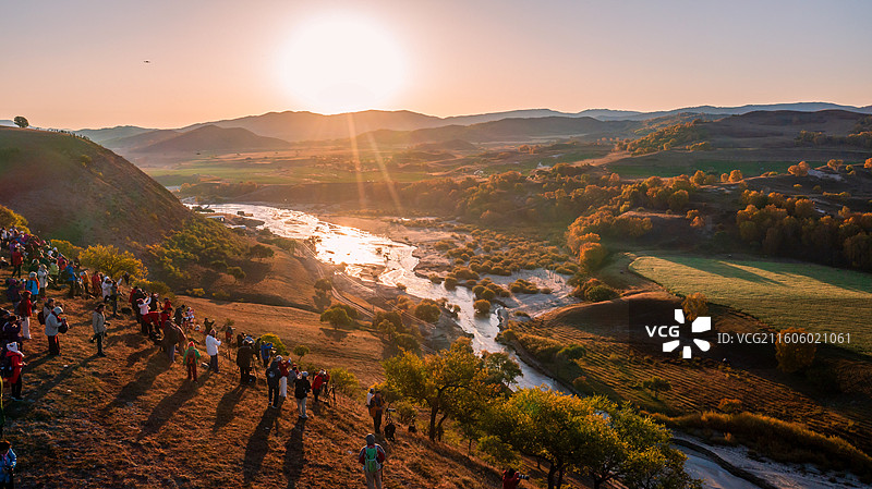乌兰布统秋晨的第一缕阳光图片素材