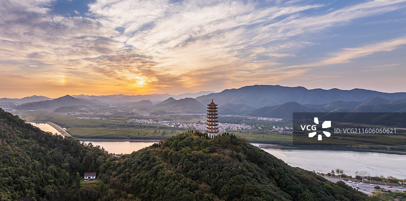 安徽宣城宁国市惠灵塔日落幻日图片素材