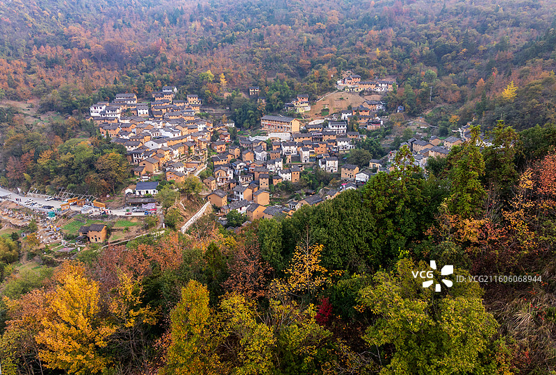 安徽黄山歙县阳产土楼秋天图片素材