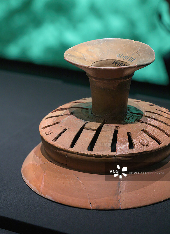 陶器盖_红山文化_上海博物馆东馆_龙腾中国_古国文明特展图片素材