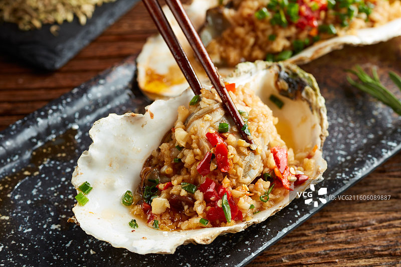 蒜蓉烤生蚝图片素材