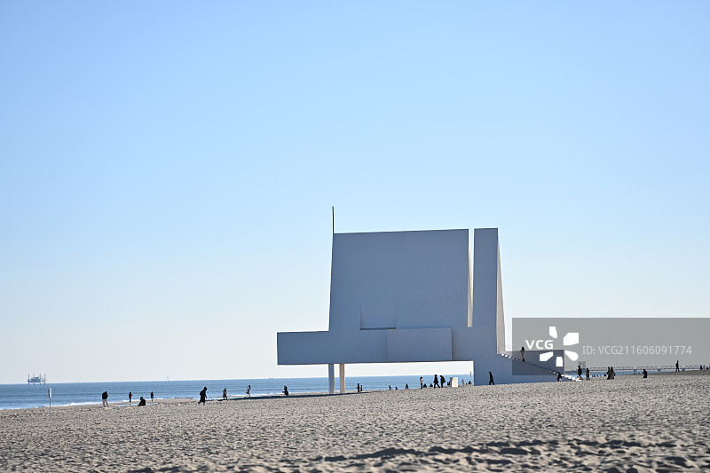 秦皇岛昌黎县阿那亚黄金海岸上孤独的教堂图片素材