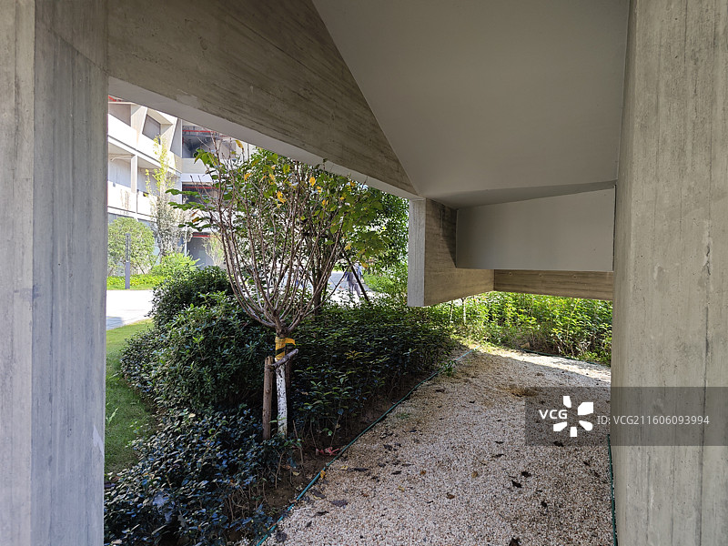 古堰画乡艺术园区学校清水混凝土建筑白色建筑灯芯绒混凝土现代时尚园区建设图片素材