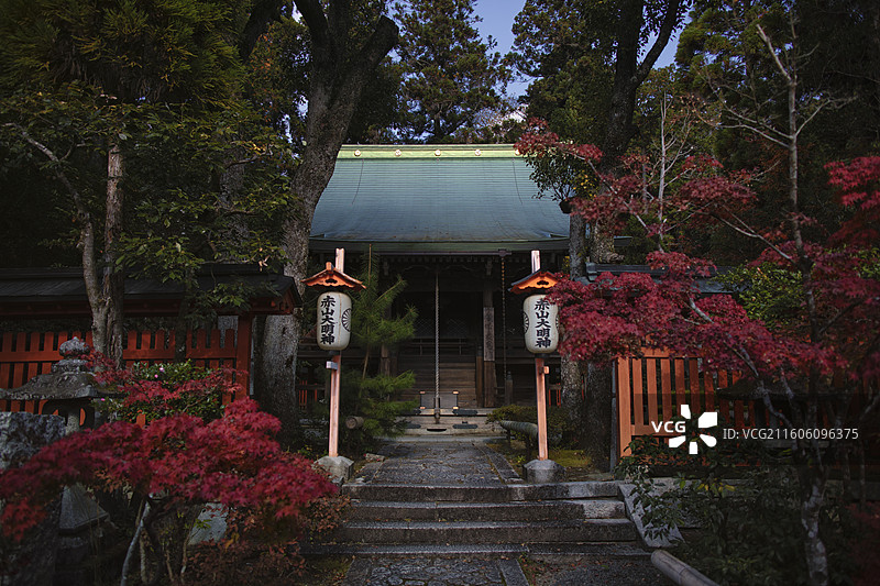 日本京都赤山禅院的秋季风光图片素材