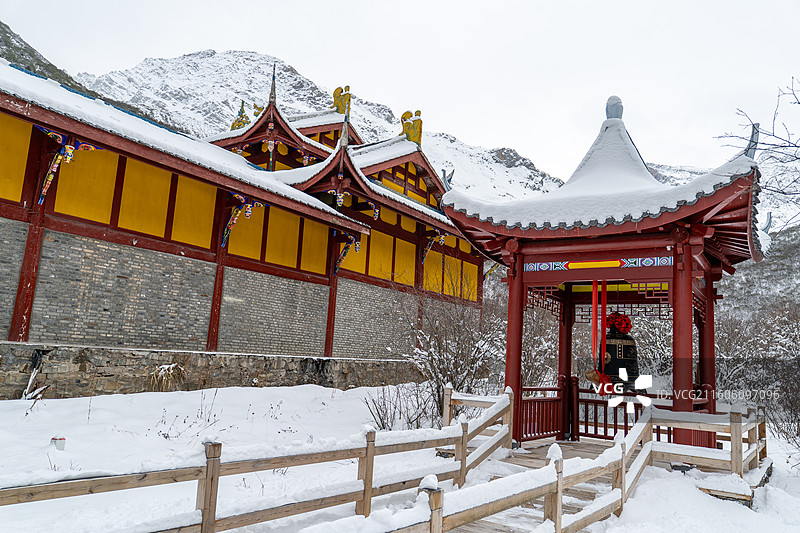 四川阿坝州黄龙景区-黄龙古寺图片素材