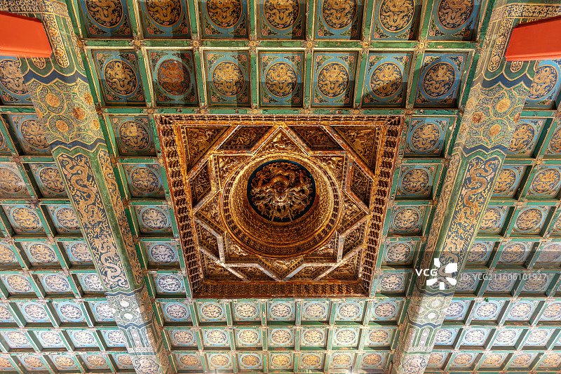 北京故宫斋宫藻井雕龙全景图片素材