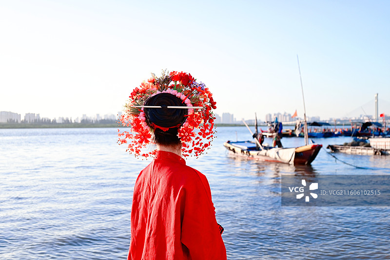 泉州 蟳埔 簪花 簪花围 泉州湾 非遗 传统服饰  蟳埔女 渔村 码头 渔船图片素材